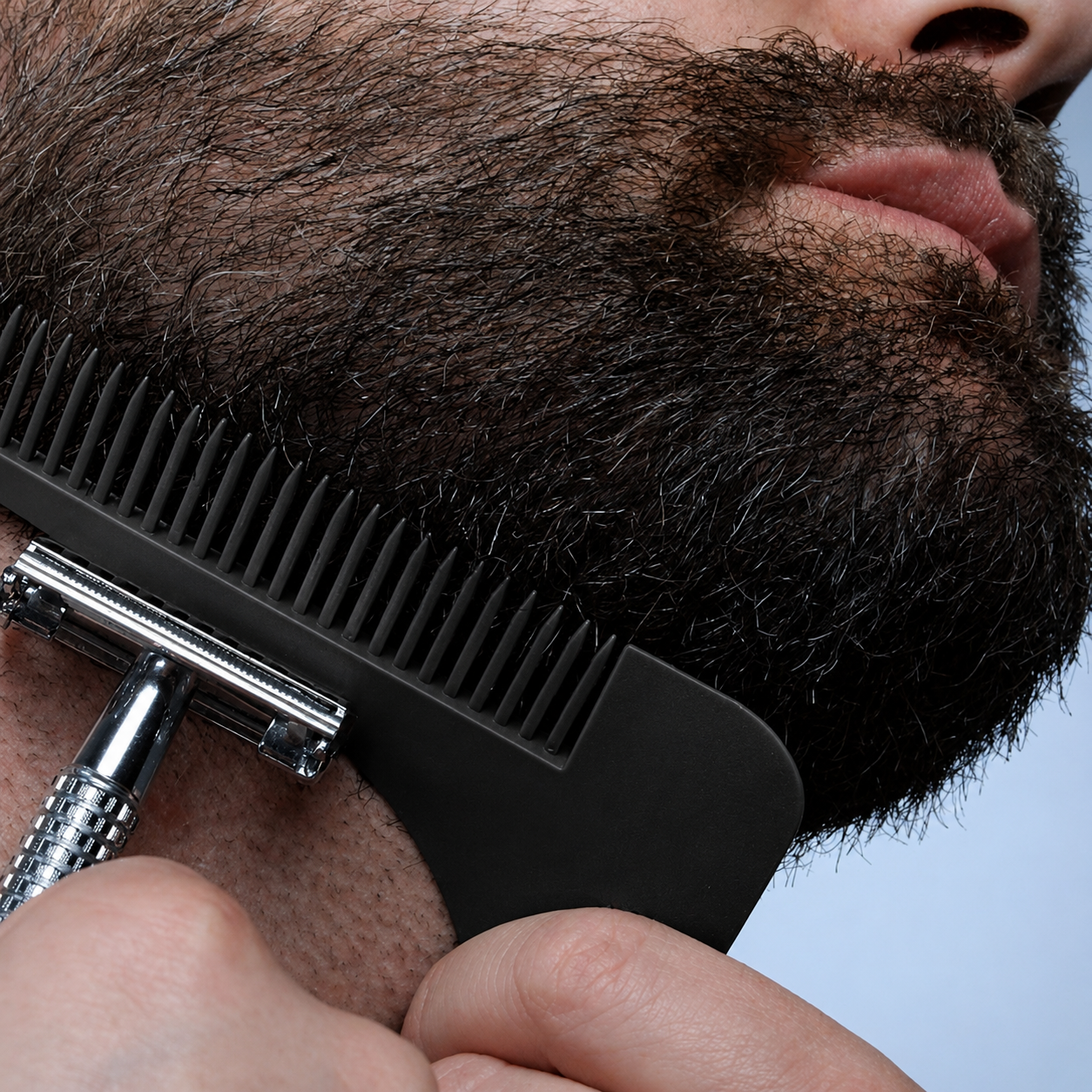 M) PEINE DELINEADOR DE BARBA