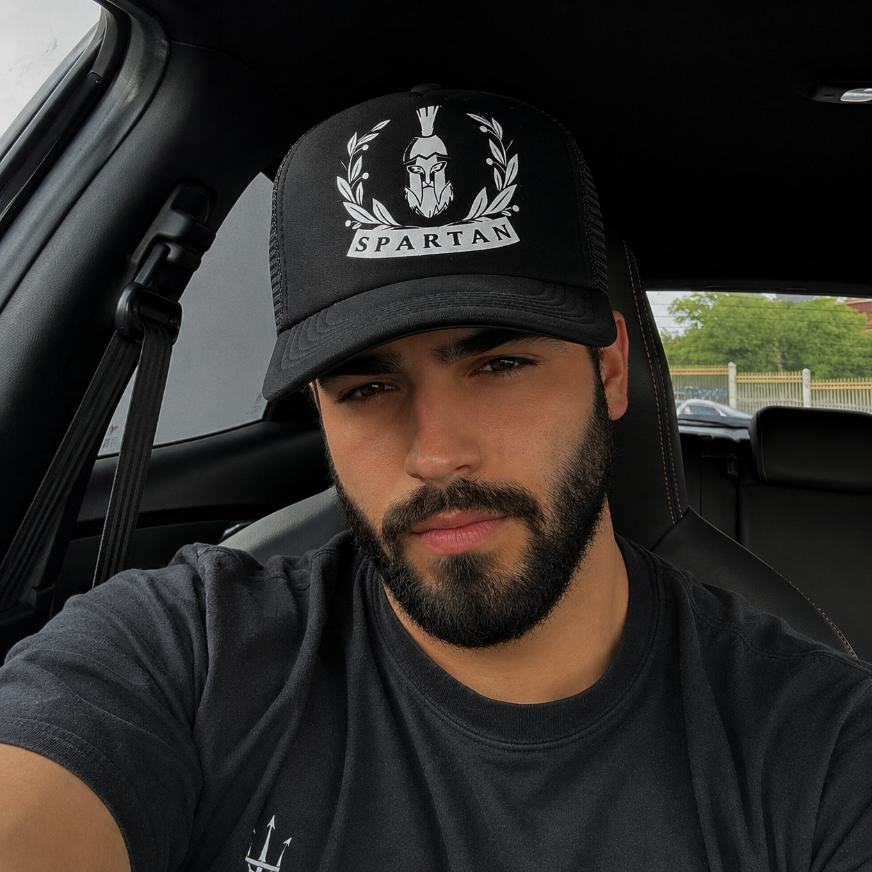 J) GORRA CLASICA SPARTAN, Visera Curva, Negra.